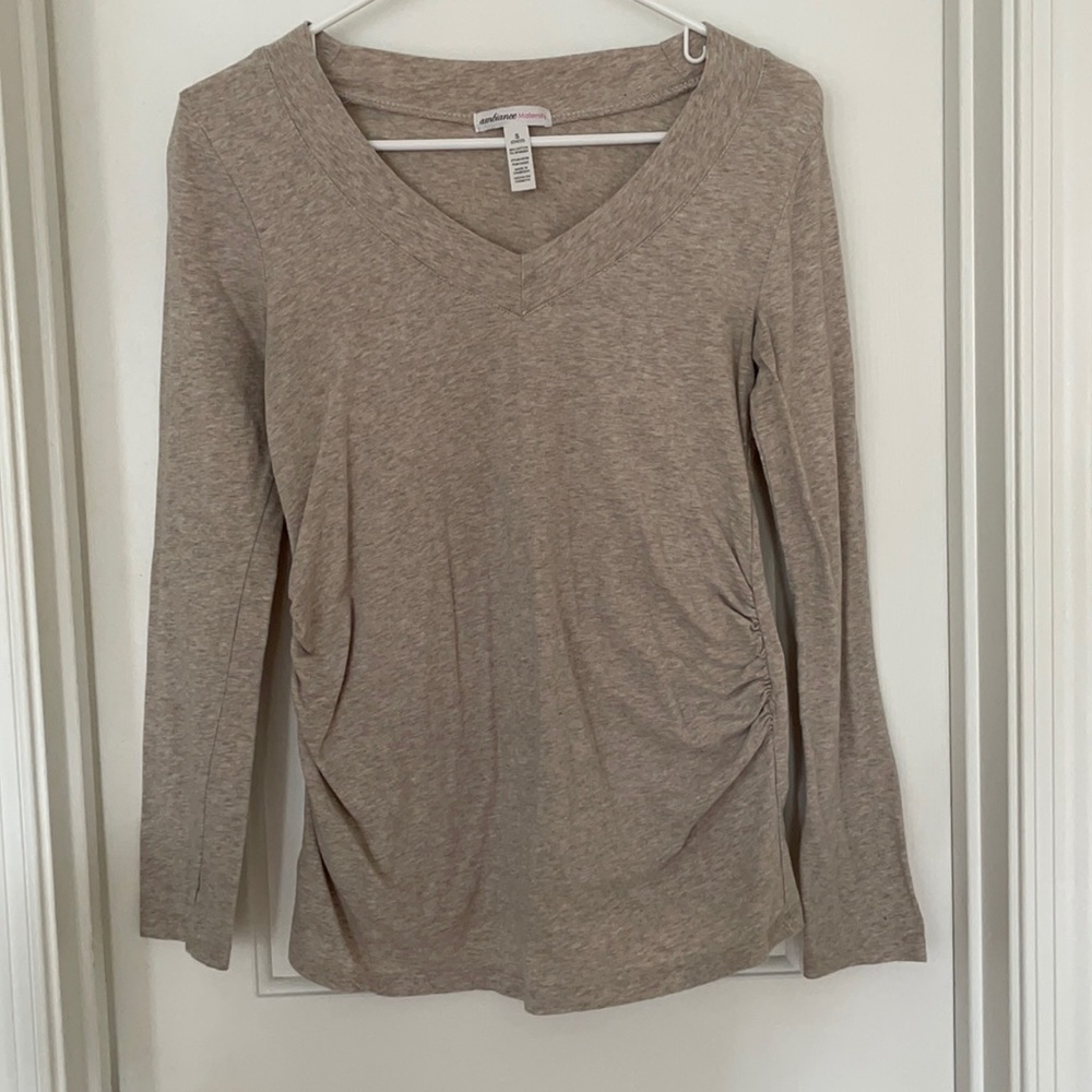 V-neck long sleeve maternity shirt